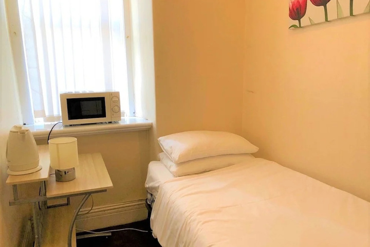 Room 8 of 14