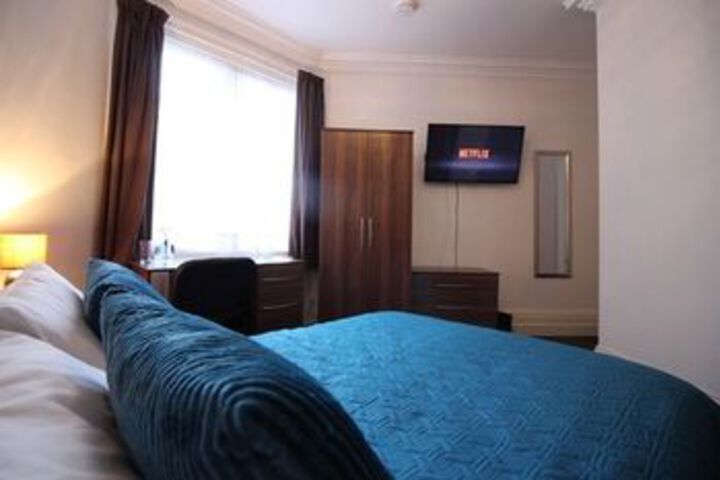 Room 17 of 28