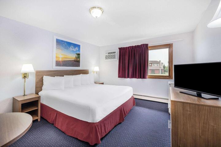 1 King Bed (8 of 11)