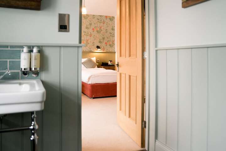 Room 42 of 102