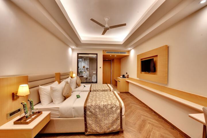 Room 6 of 17