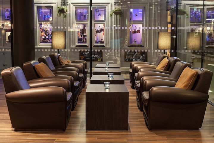Lounge 18 of 26