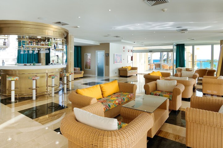 Lounge 49 of 63