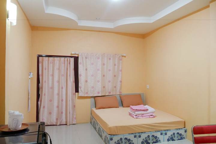 Room 4 of 8