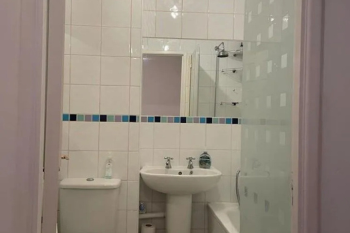 Room 6 of 11