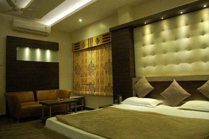 Room 9 of 34