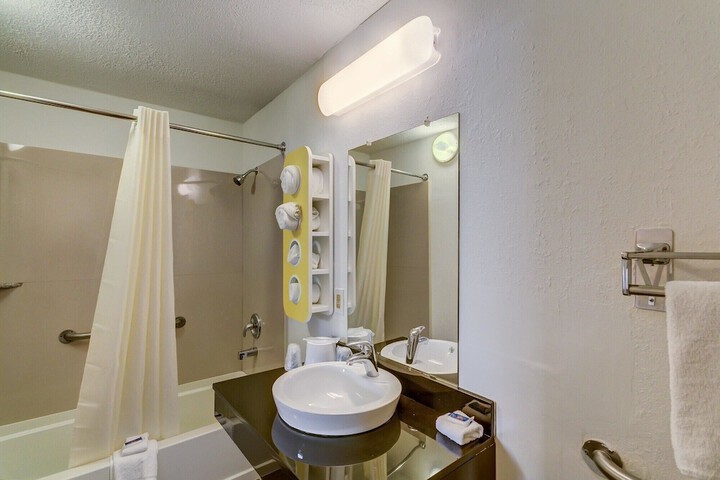 Room 20 of 33