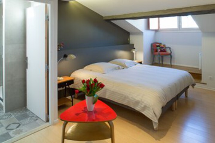 Room 13 of 16