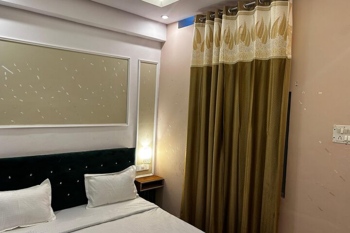 Room 7 of 13