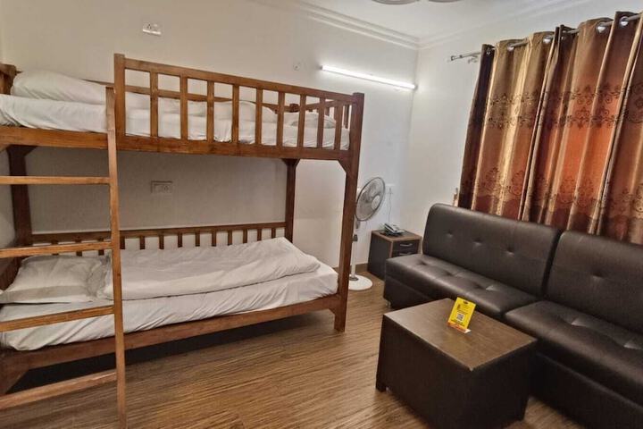 Room 34 of 86