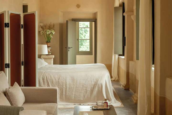 Room 45 of 187