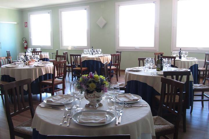 Dining 26 of 44