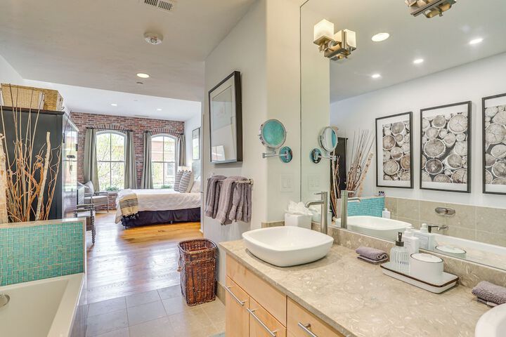 Near Trail: Dtwn Eagle Ranch Condo w / Balcony