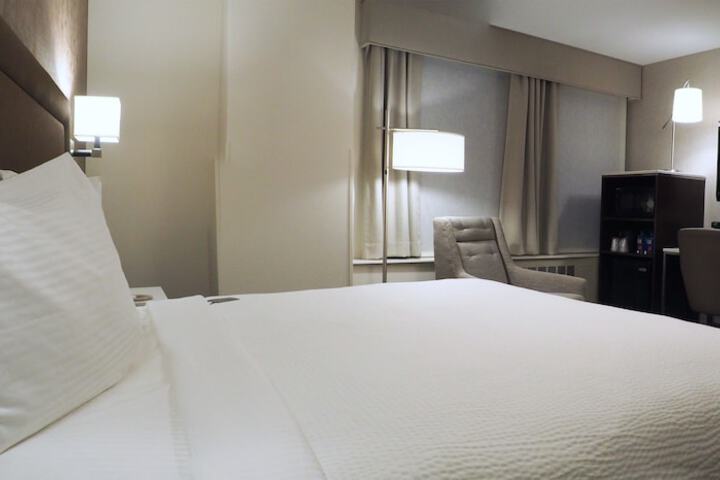 1 Queen Bed (11 of 12)
