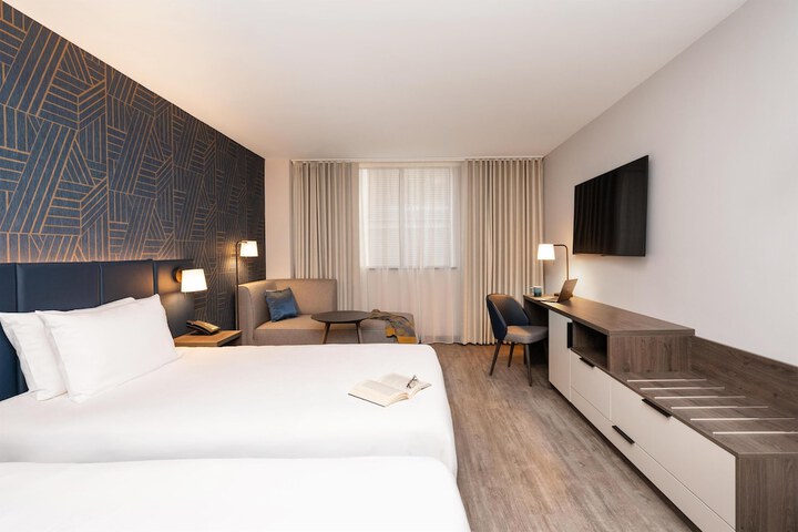 Room 16 of 40