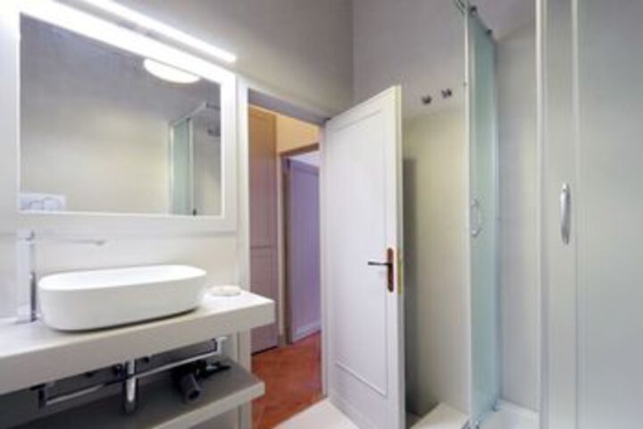 Room 6 of 28