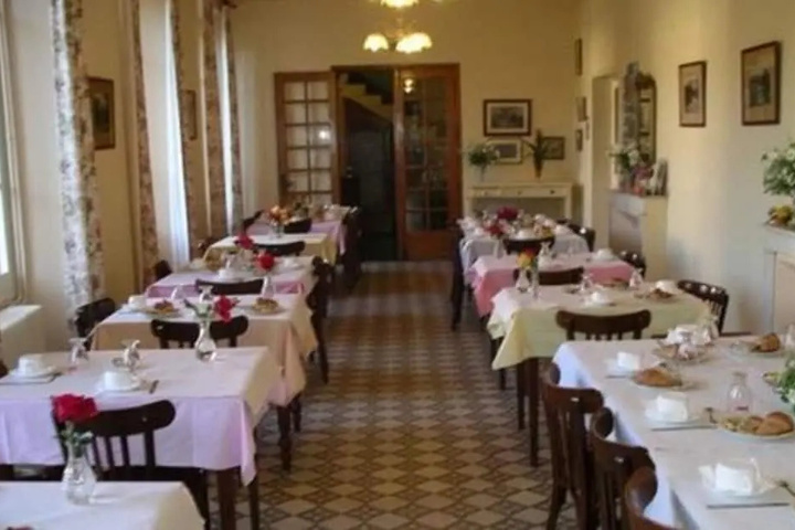 Dining 9 of 9