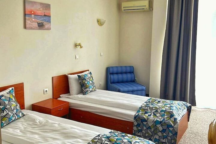 Room 16 of 50