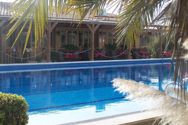 Pool 24 of 64