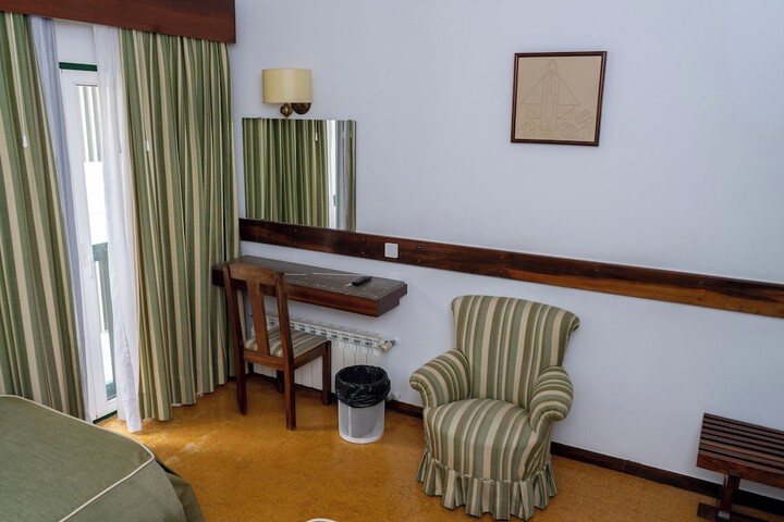 Room 28 of 64