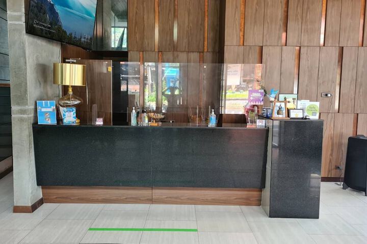Entrance & Lobby