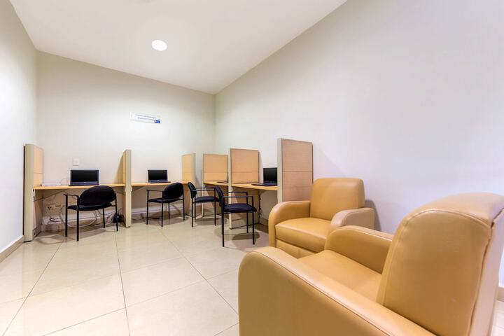 Business Center 52 of 60