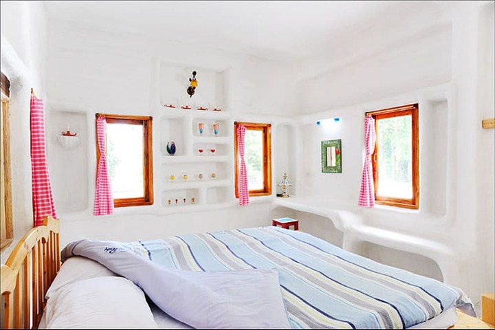 Room 12 of 308