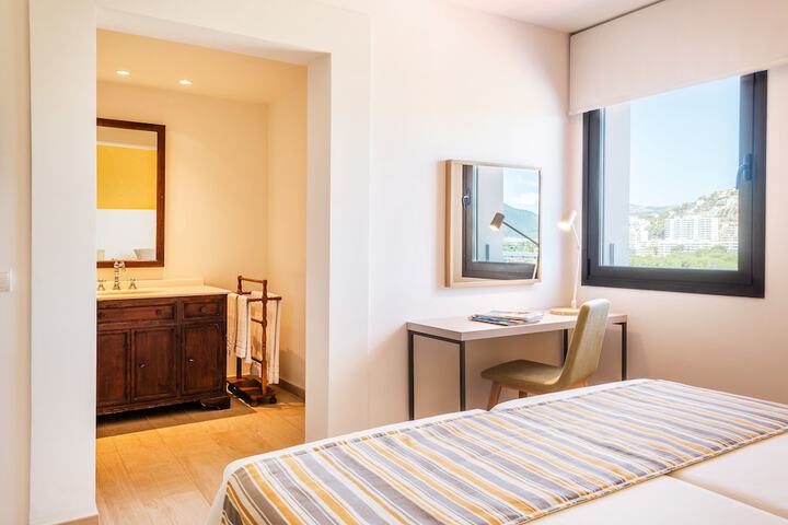 Room 10 of 76