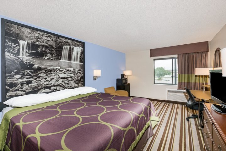 1 King Bed (1 of 7)