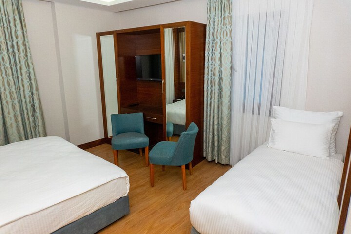 Room 11 of 31
