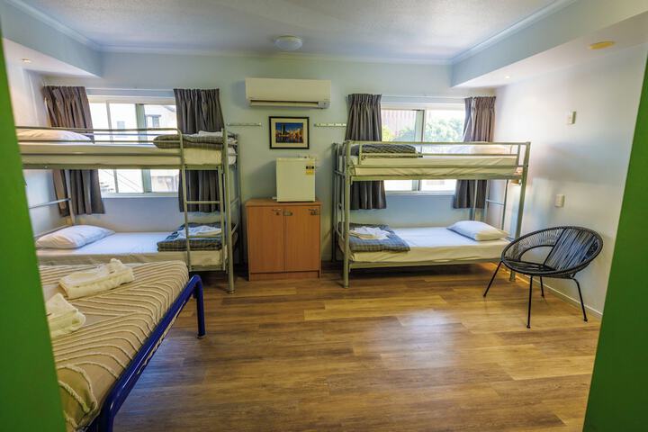 Room 32 of 63