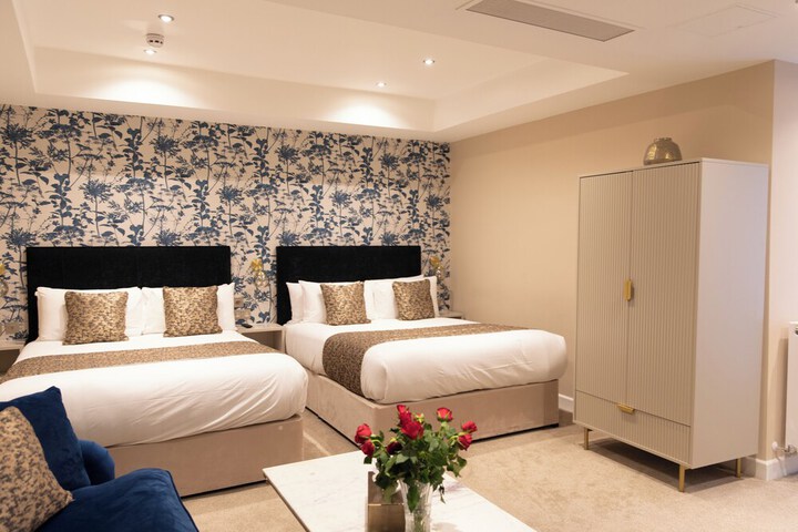 Room 42 of 76