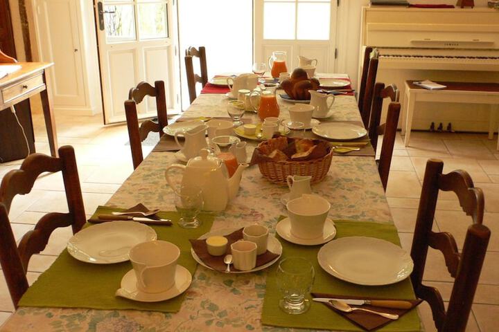 Dining 25 of 50