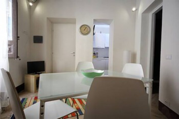 Room 6 of 14
