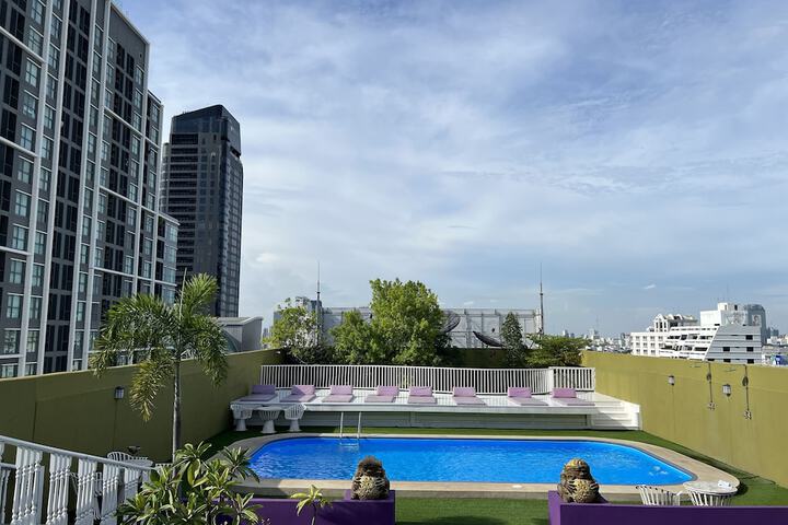 Hotel Pool