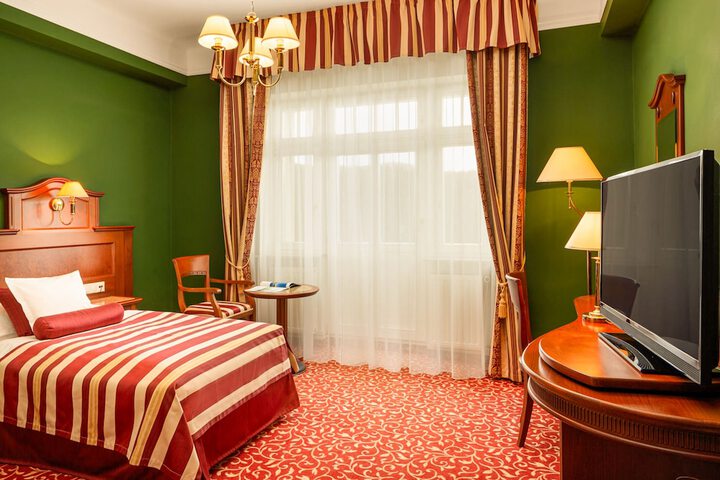 Room 5 of 42
