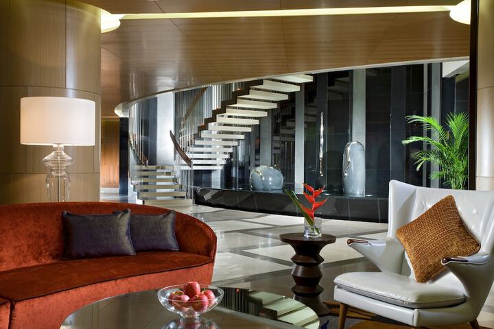 Entrance & Lobby