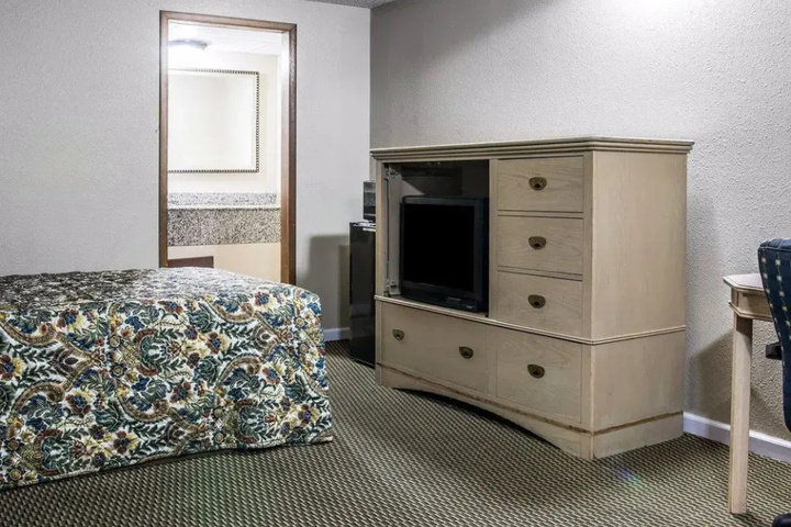 Room 11 of 15