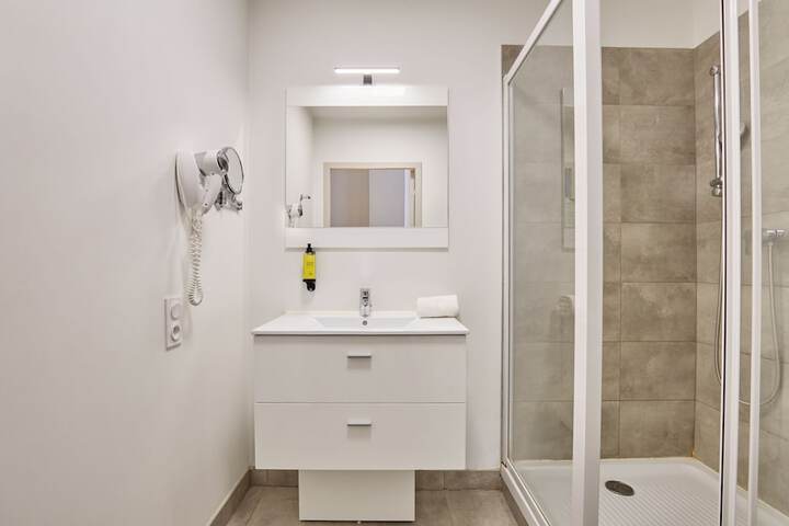 Room 82 of 115