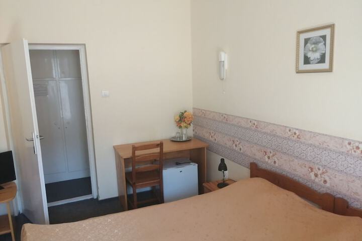 Room 17 of 46