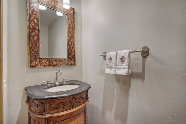 Room 340 of 493