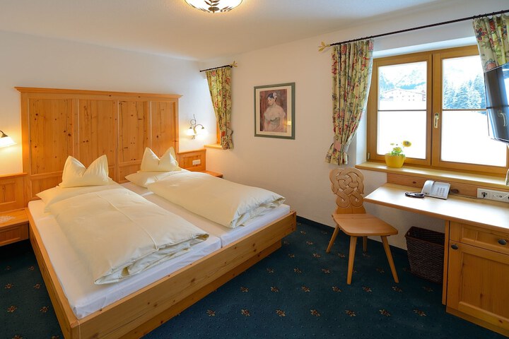 Room 6 of 34