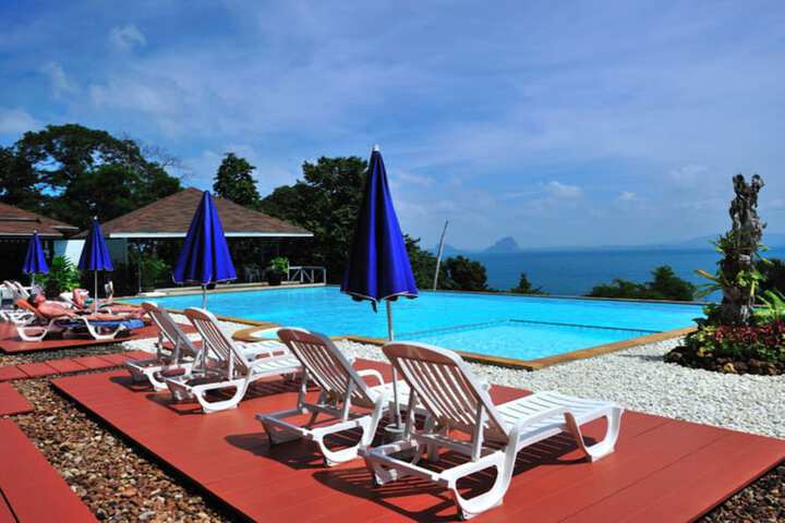 Hotel Pool