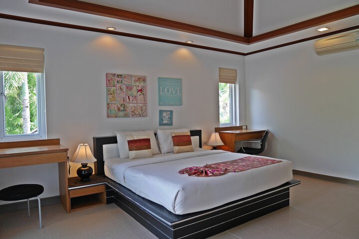 Room 4 of 49