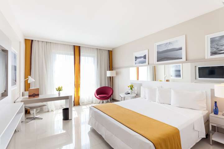 Room 17 of 72