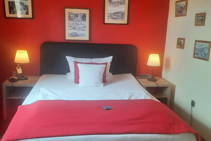 Room 27 of 45