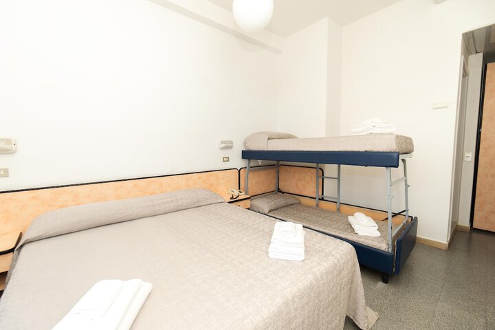 Room 9 of 26