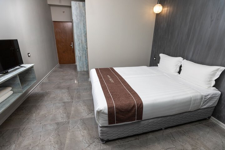 Room 40 of 196