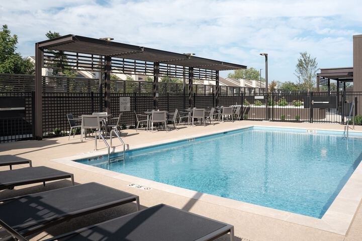 Hotel with Pool
