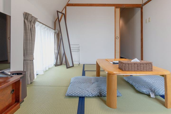 Room 4 of 37
